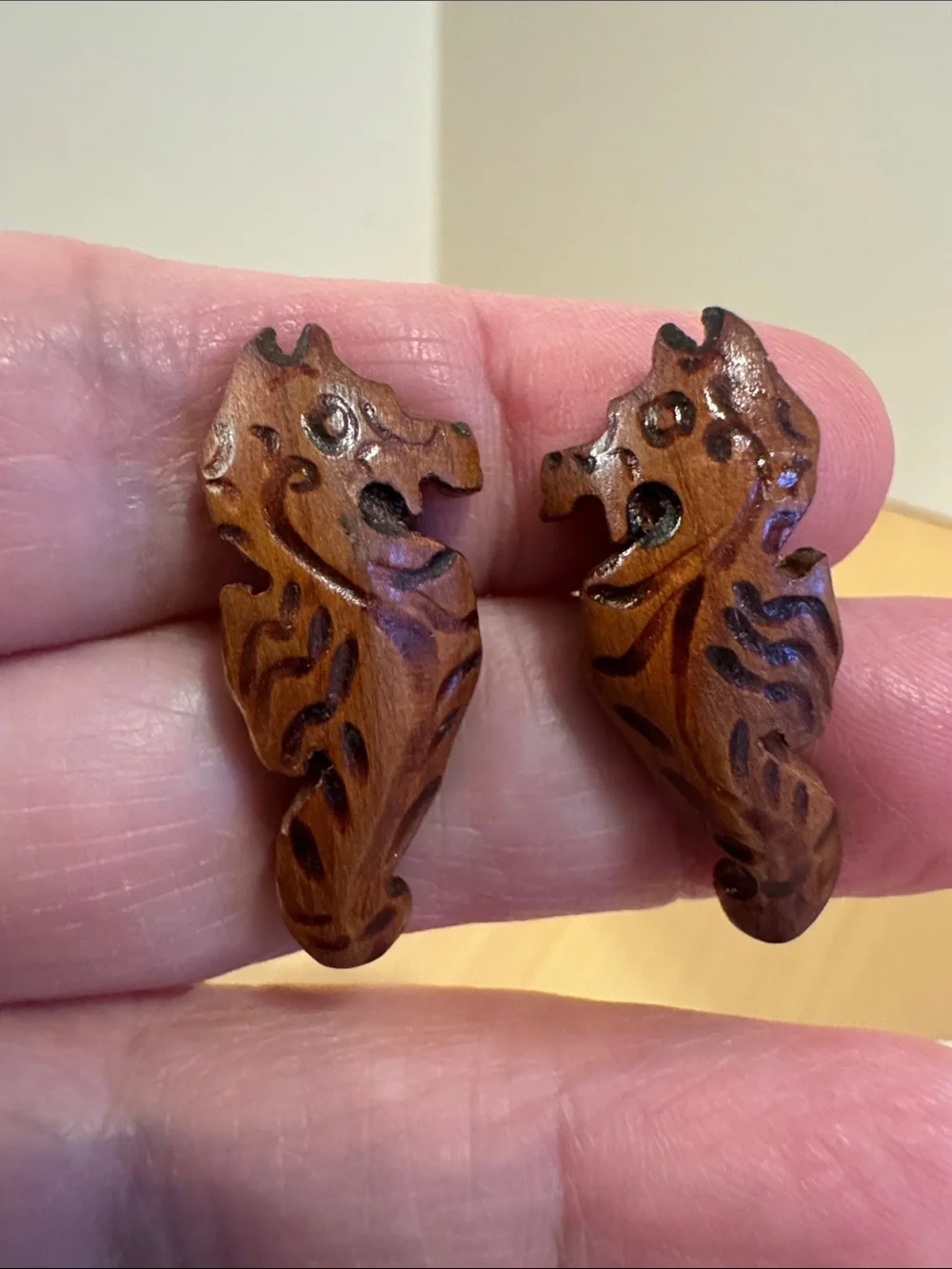 VTG Men’s artisan hand carved burl wood seahorse patent pending cufflinks